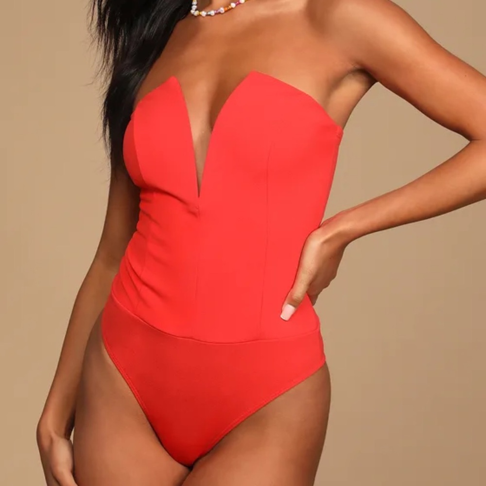 Lulus Notched Strapless Bodysuit - Red